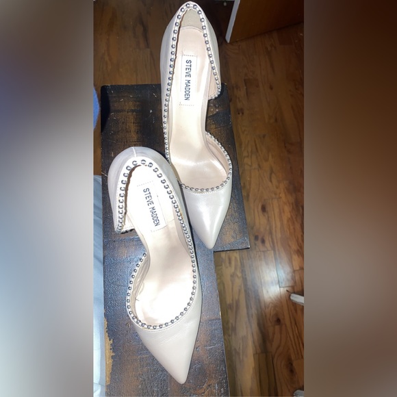 Steve Madden Nude Heels - Picture 5 of 6